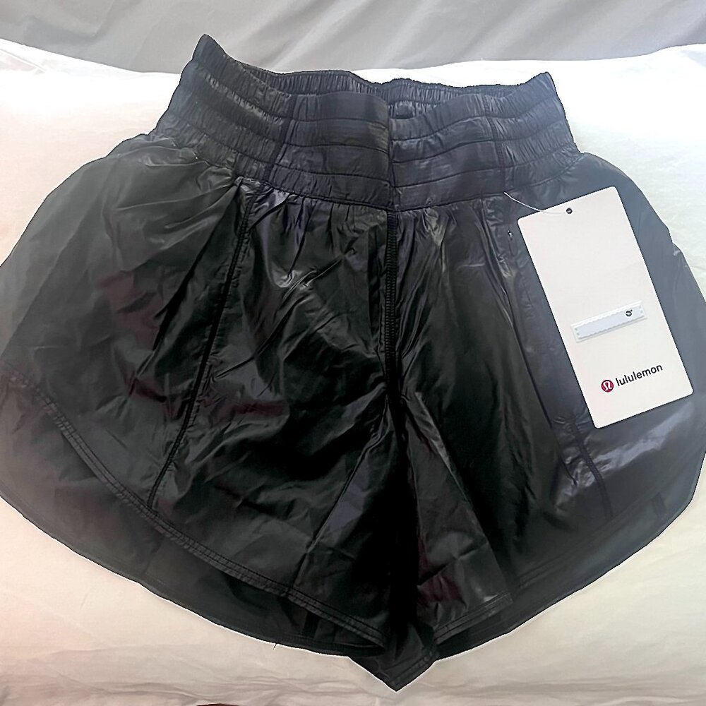 LULULEMON BRAND NEW WOMEN'S BLACK ATHLETIC SHORTS, SIZE 0 - Picture 13 of 14